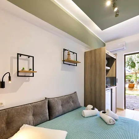 Gereoudis With Sea View & Pool 3*