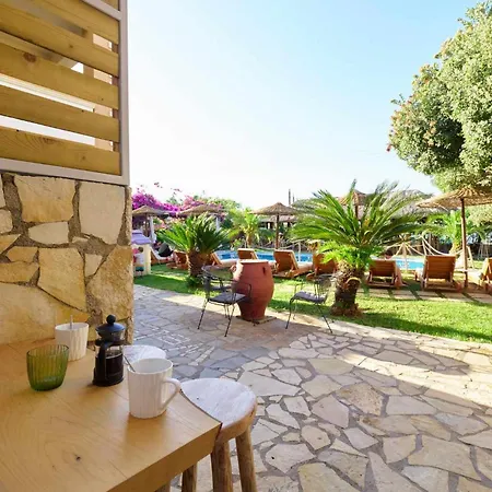 Gereoudis With Sea View & Pool Aparthotel