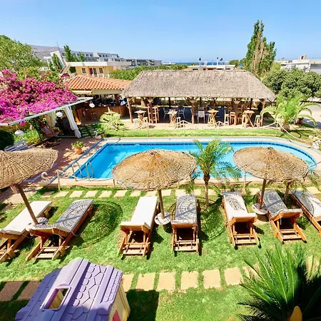 Gereoudis With Sea View & Pool Aparthotel