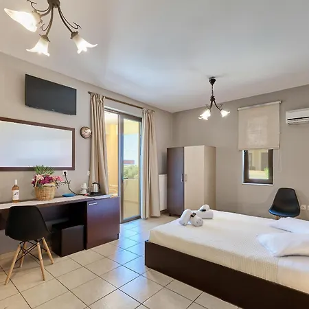 Gereoudis With Sea View & Pool