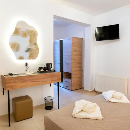 Gereoudis With Sea View & Pool Aparthotel