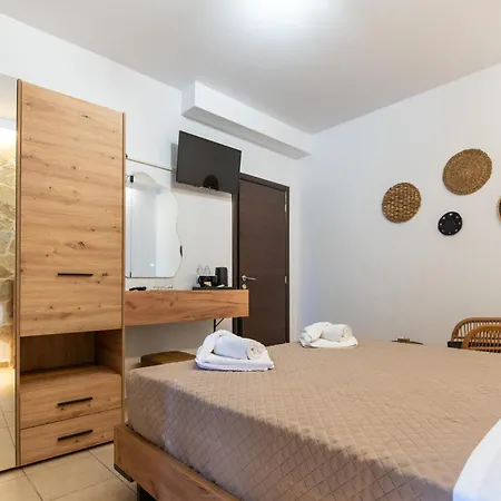 Gereoudis Seaview Apartments-pool & Bar